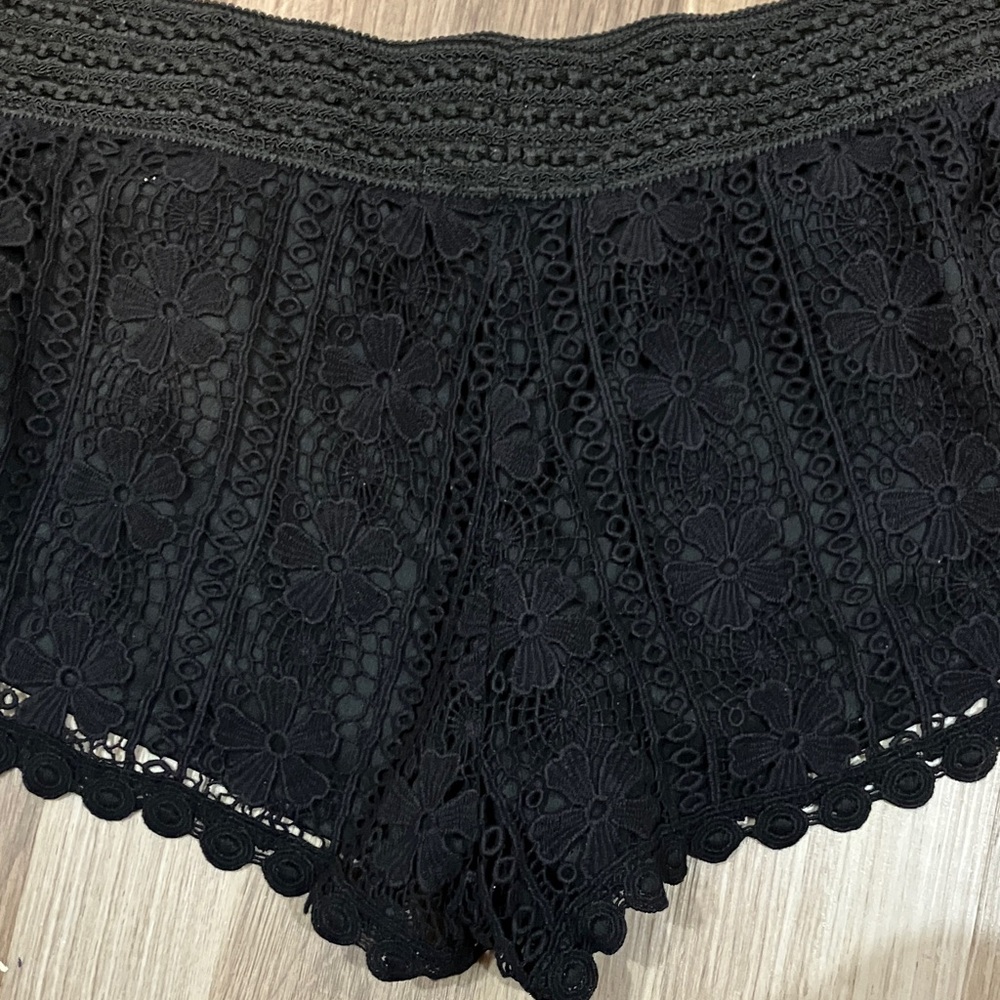 No Boundaries Black Lace Women Shorts - Picture 4 of 6